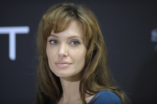 Angelina Jolie, blue dress, emerald earrings, salt premiere